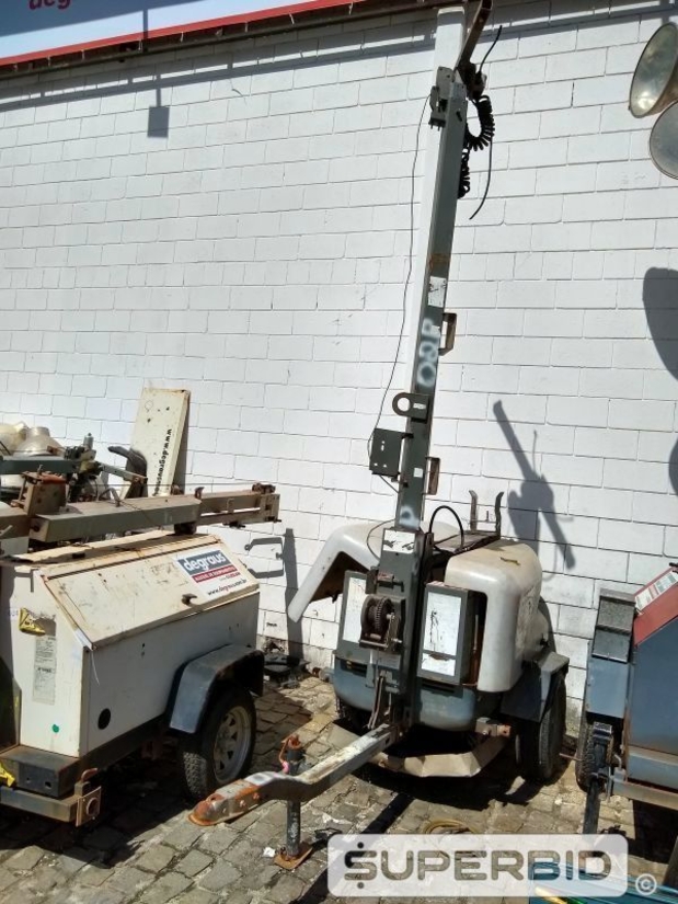 TORRE DE ILUMINAÇÃO REBOCÁVEL WACKER NEUSON 4-6KVA. (Ref.: SN)