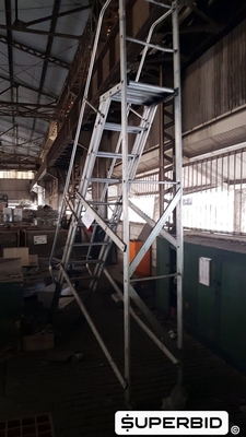 01 ESCADA TIPO PLATAFORMA EM ALUMÍNIO 12 DEGRAUS FIGUEIREDO. (Ref.: WMHR_UM11)