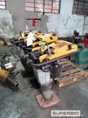 03 COMPACTADORES DE SOLO Á GASOLINA WACKER NEUSON, CAP.: 70 KG (Ref.: FDE)