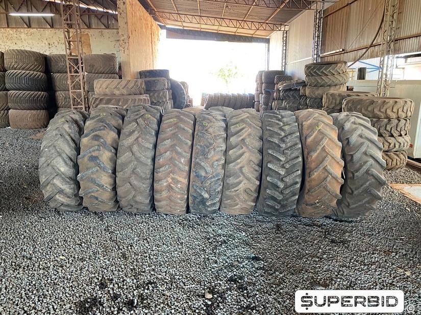 08 PNEUS MEDIDA 14.9-28, 03 PNEUS 12.4-24, 03 PNEUS 11.2-28,03 PNEUS 14.9-24,01 PNEU 9.5-24 E UM PNEU ARO 26