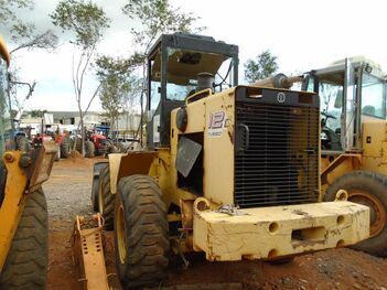 PÁ CARREGADEIRA NEW HOLLAND 12C 4x4, ANO: 2011, CAP: CAÇAMBA: 1M3., SÉRIE: 8364 (Ref: SBK / TP32725)