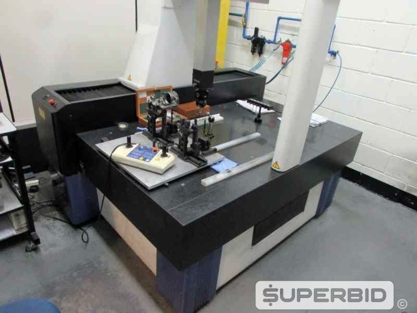 MÁQUINA TRIDIMENSIONAL MITUTOYO BND-CC7106, ANO 2005, SÉRIE.: BH000107 (Ref.: 12186)