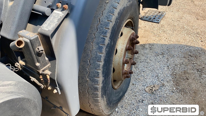 CAMINHÃO BASCULANTE VOLVO VM 330 6X4R, 2013/2013, Placa FINAL 6 (RJ), (Ref.: IBJ)