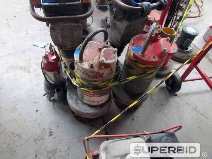 BOMBA SUBMERSIVEL, ENCERADEIRA DE ASSOALHO E COMPACTADORES WACKER NEUSON, (11 PÇ.) (Ref.: JCS)