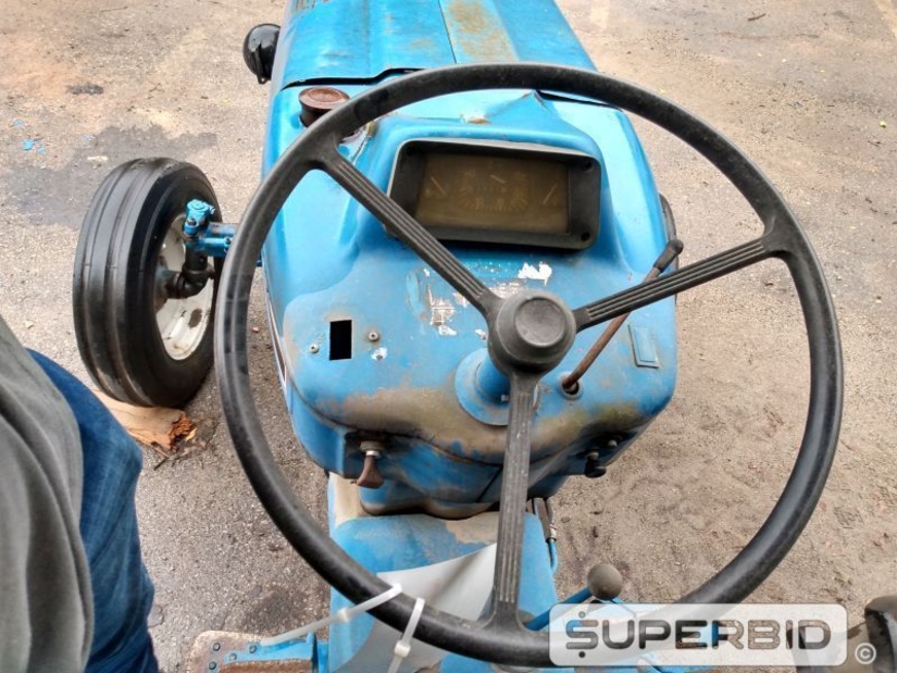 TRATOR AGRICOLA FORD 5610 (EMPLACADO), ANO: 1992, SÉRIE: V238685 (Ref: RBI)