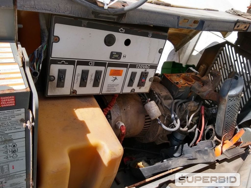 TORRE DE ILUMINAÇÃO REBOCÁVEL WACKER NEUSON 4-6KVA. (Ref.: SN)