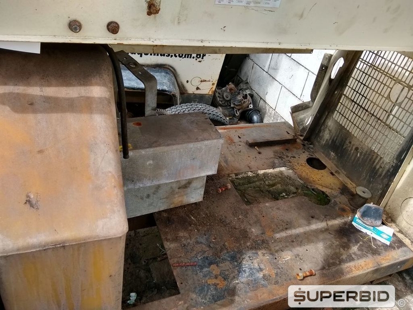 CARRETINHA DE TORRE DE ILUMINAÇÃO COM MOTOR TEREX RL4000. (Ref.: SO)