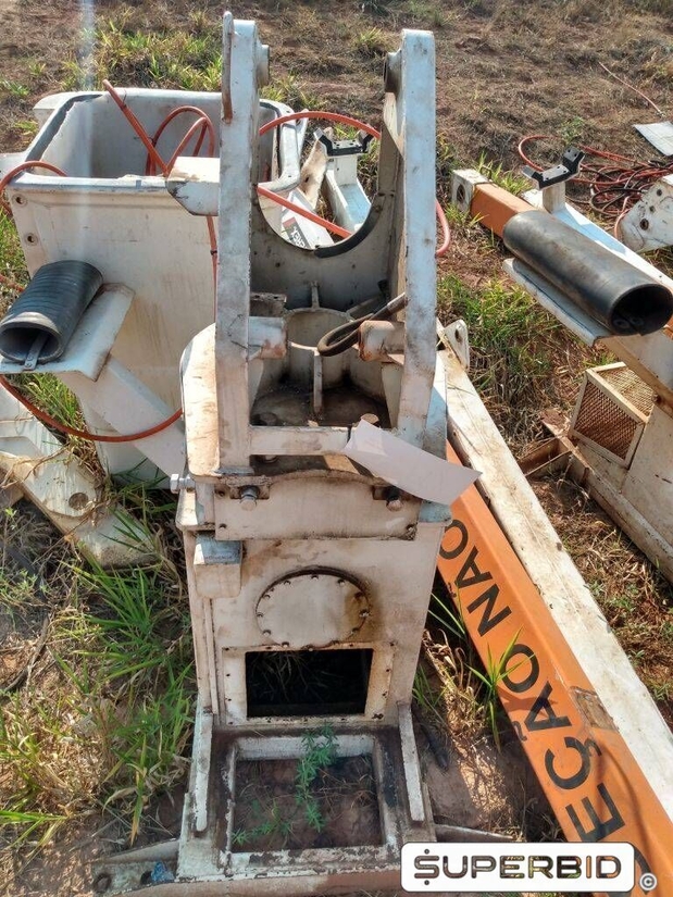 SUCATA DE IMPLEMENTOS: CARROCERIAS DIGGER, GUINDAUTO, ESCADAS, CESTOS AÉREOS E OUTROS