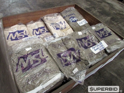 EPI'S: MACACÕES ANTICHAMAS, AVENTAIS VAQUETA E PALETÓS (APROX: 106 PÇS). (Ref.: V218_UM02)