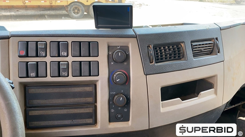 CAMINHÃO BASCULANTE VOLVO VM 330 6X4R, 2013/2013, Placa FINAL 6 (RJ), (Ref.: IBJ)