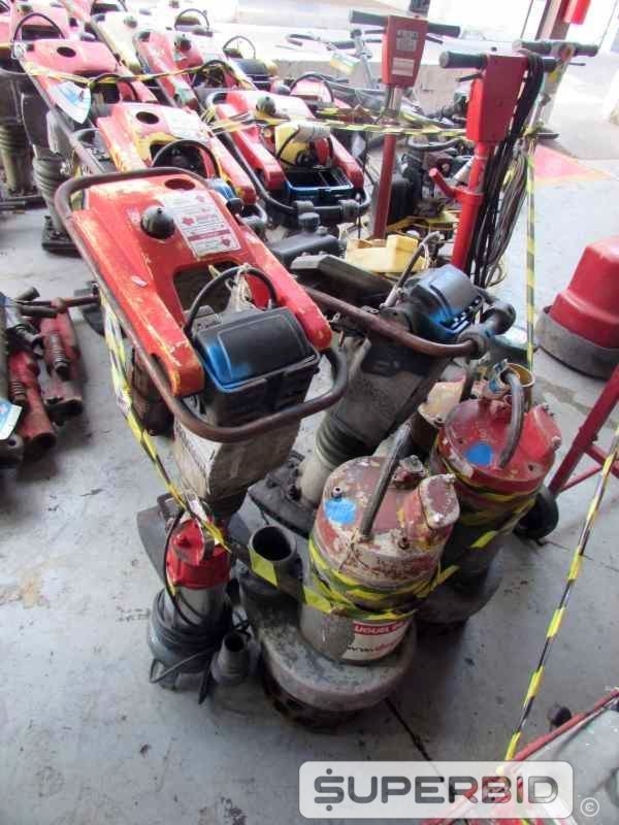 BOMBA SUBMERSIVEL, ENCERADEIRA DE ASSOALHO E COMPACTADORES WACKER NEUSON, (11 PÇ.) (Ref.: JCS)