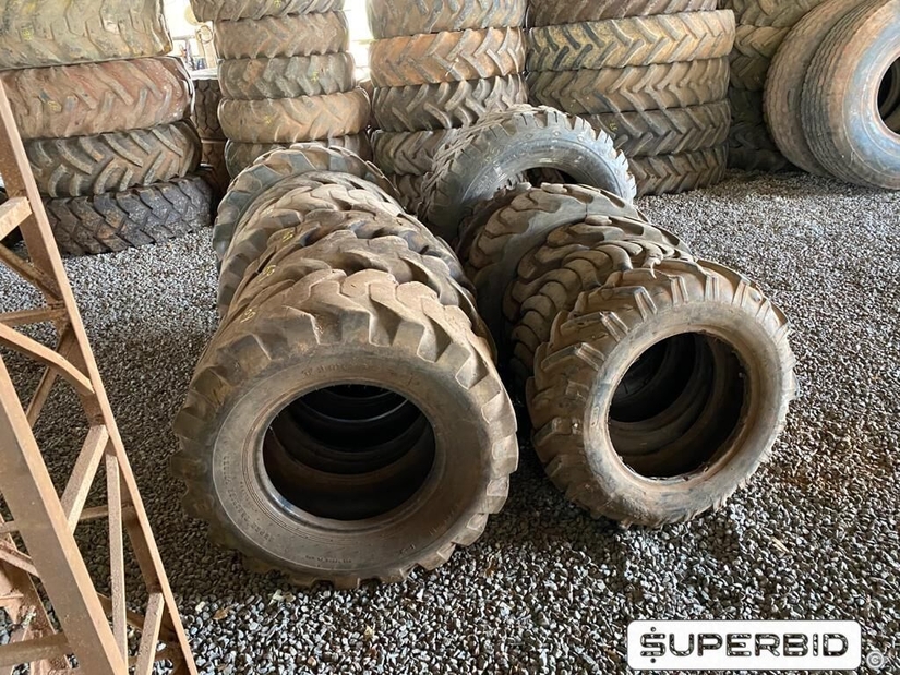 06 PNEUS 12.5/80-18, 03 PNEUS 12-16,5, 01 PNEU 8.00-18, 01 PNEU 15-22,5 E 01 PNEU 10,5-16