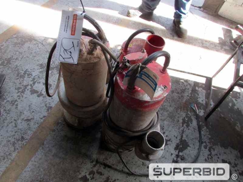 BOMBA SUBMERSIVEL SPV P40 4 POL., CAÇAMBA ESCAVADEIRA E SUCATAS DE QUADRO DE DISTRIBUIÇÃO, (08 PÇ.) (Ref.: JEI)