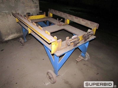 SUCATA DE DISPOSITIVOS, MESAS DE ROLETES, PAINÉIS ELÉTRICOS E BANCADAS DE AÇO (APROX.: 19 PÇS). (Ref.: WMEP_UM02)