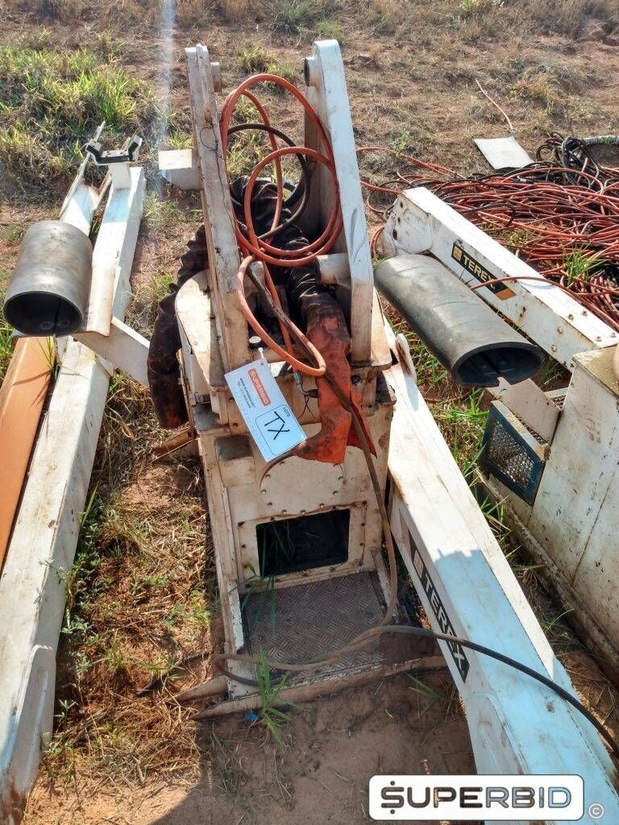 SUCATA DE IMPLEMENTOS: CARROCERIAS DIGGER, GUINDAUTO, ESCADAS, CESTOS AÉREOS E OUTROS