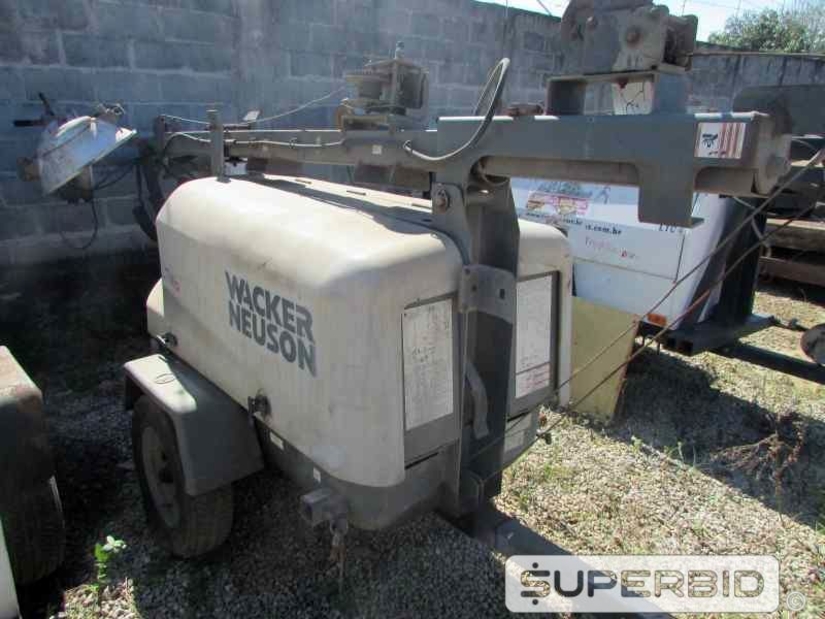 TORRE DE ILUMINAÇÃO Á DIESEL WACKER NEUSON LT6L E TORRE DE ILUMINAÇÃO Á DIESEL TEREX RL4000, ANO: 2008, SÉRIE: RL408-2436, (02 PÇ.). (Ref.: JEP)