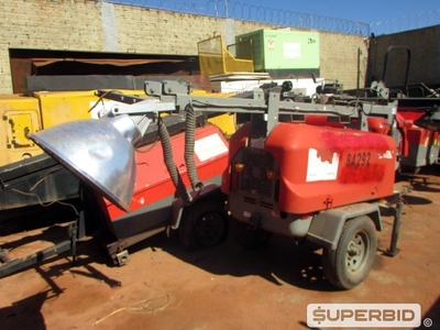 04 TORRES DE ILUMINAÇÃO TEREX E ALTLAS, MOD.: RL400 E QLTM20 (Ref.: PAV)