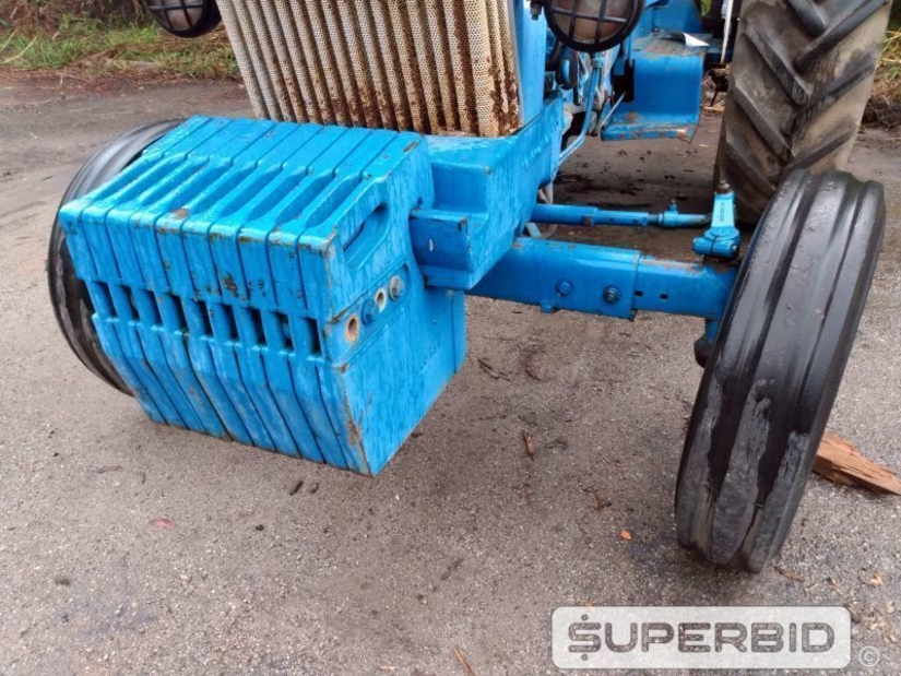 TRATOR AGRICOLA FORD 5610 (EMPLACADO), ANO: 1992, SÉRIE: V238685 (Ref: RBI)