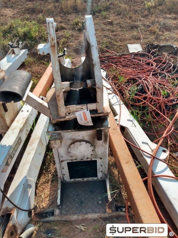 SUCATA DE IMPLEMENTOS: CARROCERIAS DIGGER, GUINDAUTO, ESCADAS, CESTOS AÉREOS E OUTROS