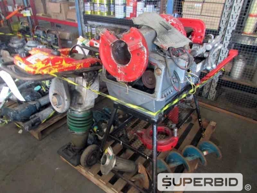 COMPACTADOR DE SOLO WACKER NEUSON, GUINCHO DE COLUNA, ROSQUEADEIRA, TRADO PERFURADOR E OUTROS, (07 PÇ.) (Ref.: JBX)