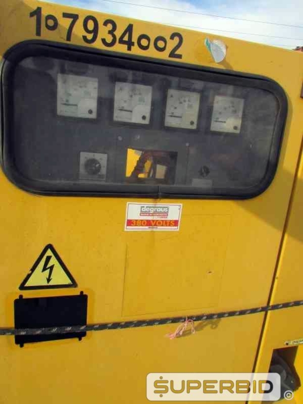 SUCATA DE CABINE PARA GERADOR ATLAS COPCO QAS170 E SUCATA DE GERADOR WEG GTA251AL24 (Ref.: JDY)