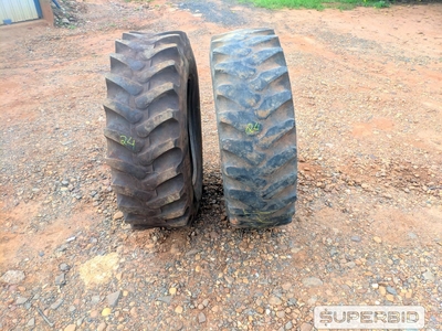 02 PNEUS MEDIDA 14.9-28