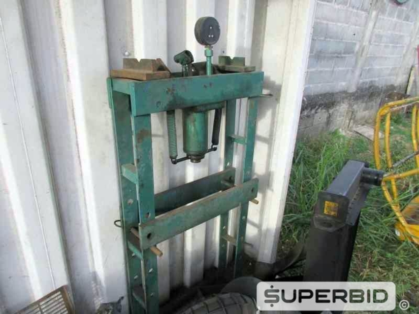 SUCATAS DE: PALETEIRA PALETRANS, GUINCHO GIRAFA TIL MARCONI, GERADOR OLYMPIAN, PRENSA PNEUMÁTICA E PLATAFORMA, (07 PÇ.) (Ref.: JDX)