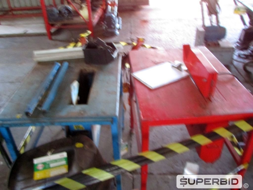 01 GUINCHO DE COLUNA ELÉTRICO, MOD.: 200KG, 01 ASPIRADOR DE PÓ, 02 SERRAS DE BANCADA P/ MADEIRA (Ref.: PBR)