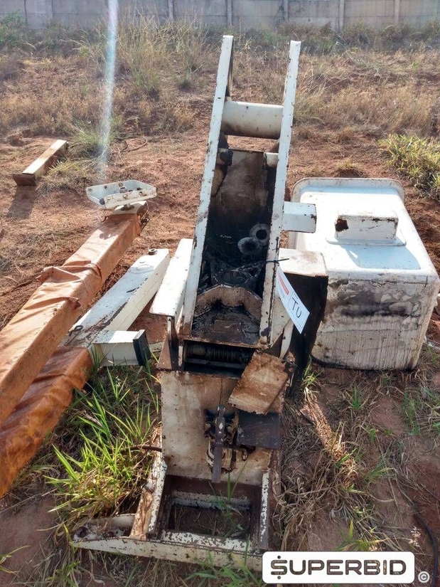 SUCATA DE IMPLEMENTOS: CARROCERIAS DIGGER, GUINDAUTO, ESCADAS, CESTOS AÉREOS E OUTROS