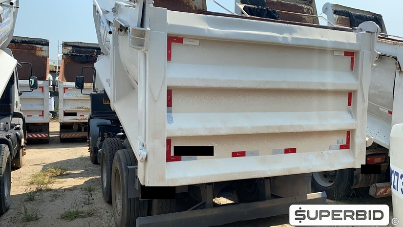 CAMINHÃO BASCULANTE VOLVO VM 330 6X4R, 2013/2013, Placa FINAL 6 (RJ), (Ref.: IBR)