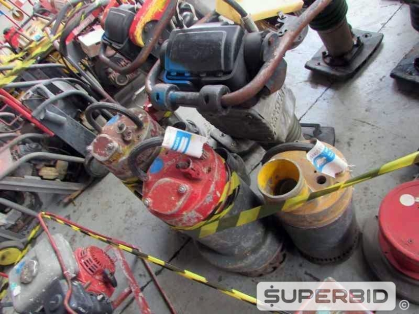 BOMBA SUBMERSIVEL, ENCERADEIRA DE ASSOALHO E COMPACTADORES WACKER NEUSON, (11 PÇ.) (Ref.: JCS)