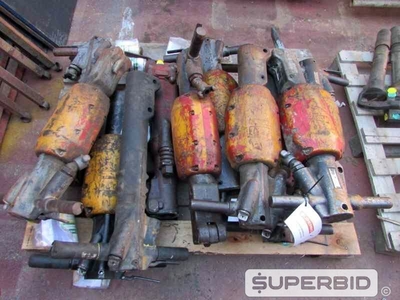 ROMPEDORES PNEUMÁTICOS ATLAS TEX P60S, CAP.: 30 KG E ROMPEDOR PNEUMÁTICO WOLF MW 40 KG, (11 PÇ.). (Ref.: JAB)