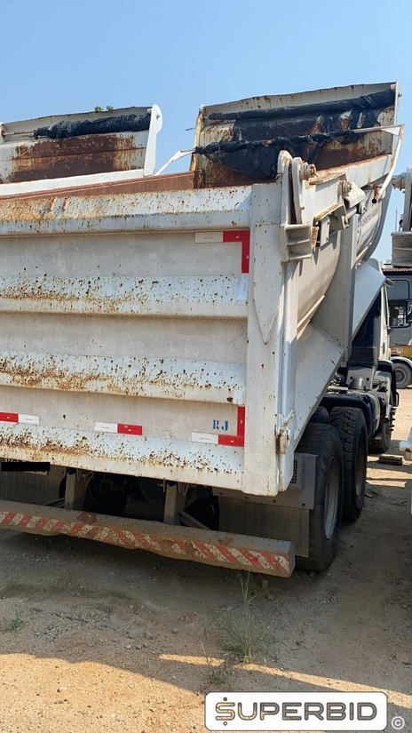 CAMINHÃO BASCULANTE VOLVO VM 330 6X4R, 2013/2013, Placa FINAL 6 (RJ), (Ref.: IBL)