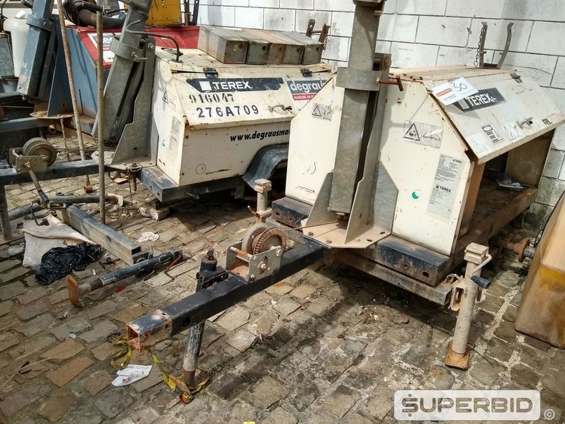 CARRETINHA DE TORRE DE ILUMINAÇÃO COM MOTOR TEREX RL4000. (Ref.: SO)