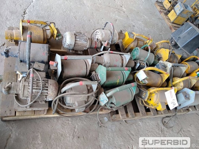 BOMBA DE ÁGUA ELÉTRICA, MOTORES, MOTOVIBRADORES ELÉTRICOS E MACACOS HIDRÁULICOS. (Ref.: SM)
