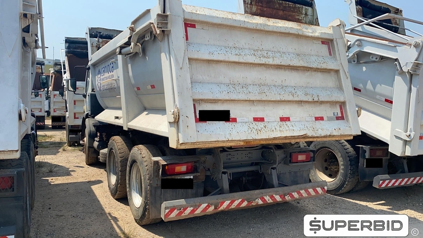 CAMINHÃO BASCULANTE VOLVO VM 330 6X4R, 2013/2013, Placa FINAL 2 (RJ), (Ref.: ICD)