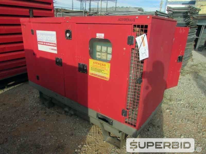 GRUPO GERADOR Á DIESEL CUMMINS 40 KVA. (Ref.: JDT)