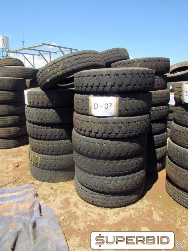 30 SUCATAS DE PNEUS 1000R20 SEM RECAPE (Ref.: D-07)