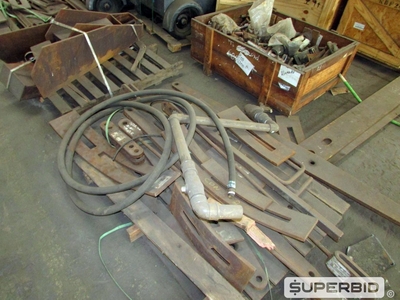 SPARE PARTS PARA MONTAGEM DE VAGÕES: CHAPAS, PINOS, SUPORTES, PARAFUSOS E OUTROS (APROX.: 30 VOLUMES). (Ref.: WMEG_UM02)