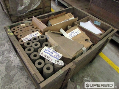 PEÇAS DE APLICAÇÃO EM VAGÕES FERROVIÁRIOS: CHAPAS DE DESGASTE, ABRAÇADEIRAS, MOLAS, PINOS, SUPORTES E OUTROS (APROX. 400 PÇS). (Ref.: V190_UM02)