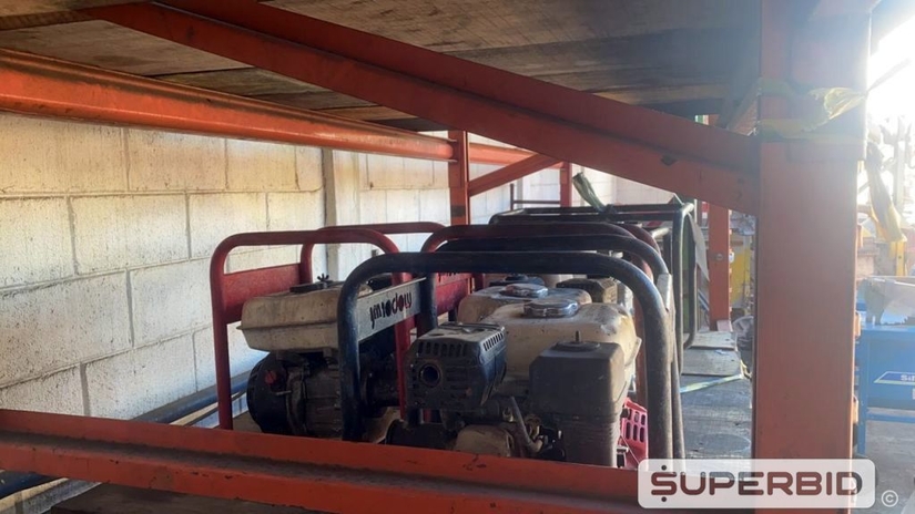 3 MOTORES VIBRADORES 5,5HP 4 TEMPOS A GASOLINA E 2 BOMBAS CENTRÍFUGAS HONDA 2" E 3 " (Ref.: ID)