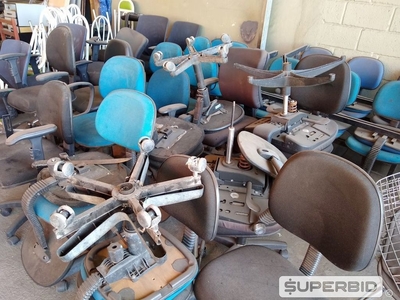 MOBÍLIA DE ESCRITÓRIO, MACAS E MOBÍLIA DE PLASTICO. (Ref.: SO)