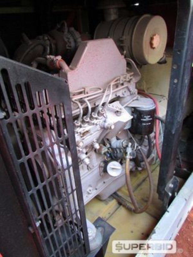 GRUPO GERADOR SILENCIADO DIESEL 78/81 KVA (Ref.: FEU)