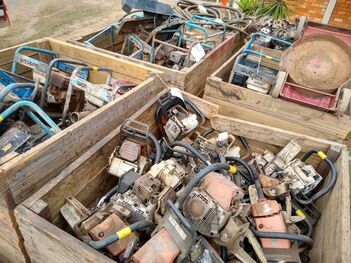 SUCATA DE MÁQUINAS DE POLICORTE, MOTORES BRANCO, MOTOSERRAS, MOTOVIBRADORES E MAGOTES. (Ref.: SCO)