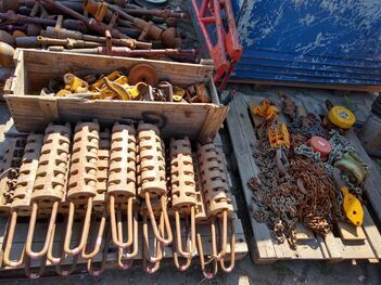 SUCATA DE COMPACTADORES DE SOLO, GRAMPO DE ALÚMINIO, TALHA, BALANCINHO, ROLDANAS, BICICLETA TESMEC BIQ 030 2011 E GANCHOS PARA CABO TIFOR. (Ref.: SC)