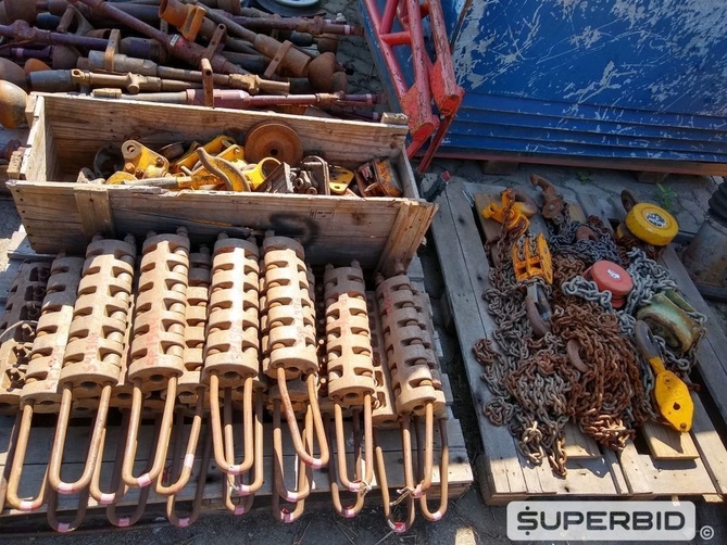 SUCATA DE COMPACTADORES DE SOLO, GRAMPO DE ALÚMINIO, TALHA, BALANCINHO, ROLDANAS, BICICLETA TESMEC BIQ 030 2011 E GANCHOS PARA CABO TIFOR. (Ref.: SC)