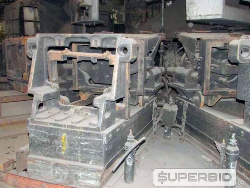 CARROSSEL PARA FUNDIÇÃO FABRICAÇÃO PRÓPRIA PARA MOLDAGEM DE PEÇAS EM FERRO GUSA E AÇO COM QUEIMADOR E EXAUSTORES (Ref.: Carrossel 3)