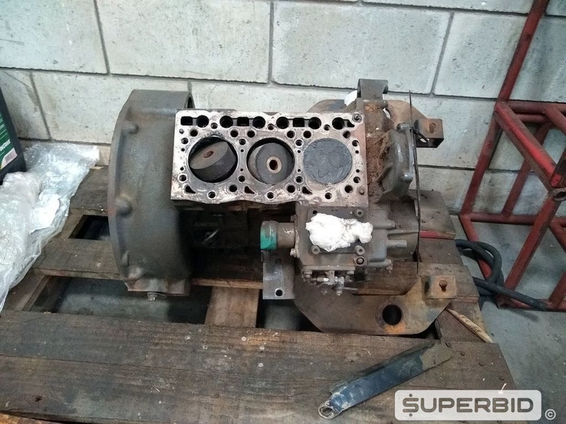 CARRETINHA DE TORRE DE ILUMINAÇÃO COM MOTOR TEREX RL4000. (Ref.: SO)