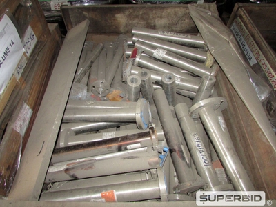 FLANGES E PARAFUSOS (APROX.: 77 PÇS). (Ref.: WMFG_UM02)