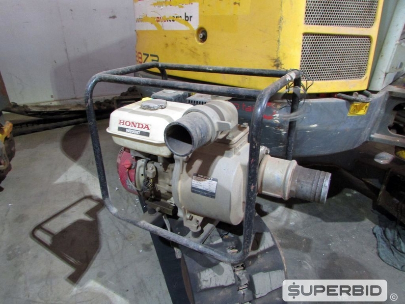 MINI ESCAVADEIRA WACKER NEUSON 28Z3 RD E BOMBA CENTRÍFUGA A GASOLINA HONDA (02 PÇS) (Ref.: FEQ)